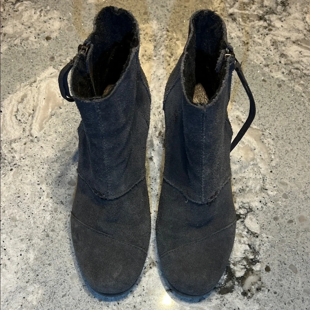 TOM'S Gray Suede Leather Desert Wedge Ankle Bootie Size 6.5 - Picture 8 of 10